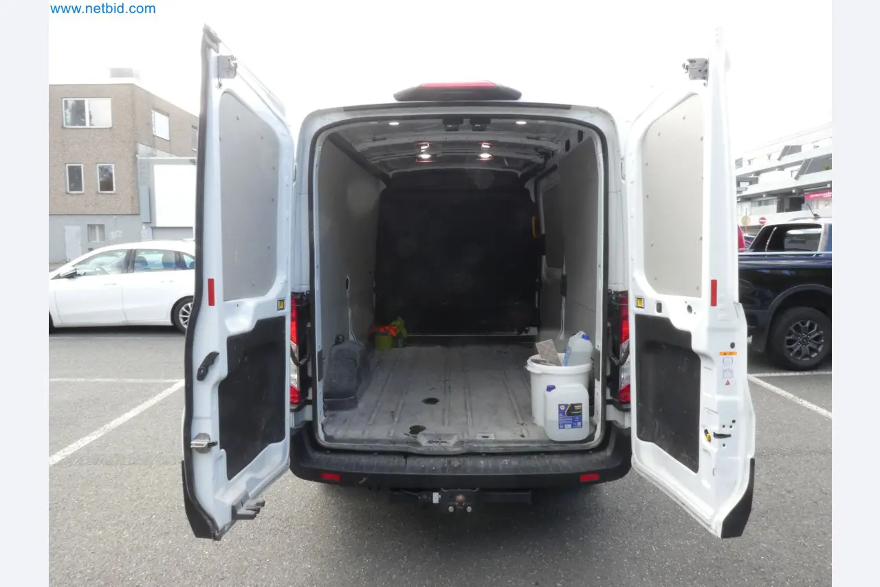 Fahrzeuge, Anhänger und Hubwagen-16