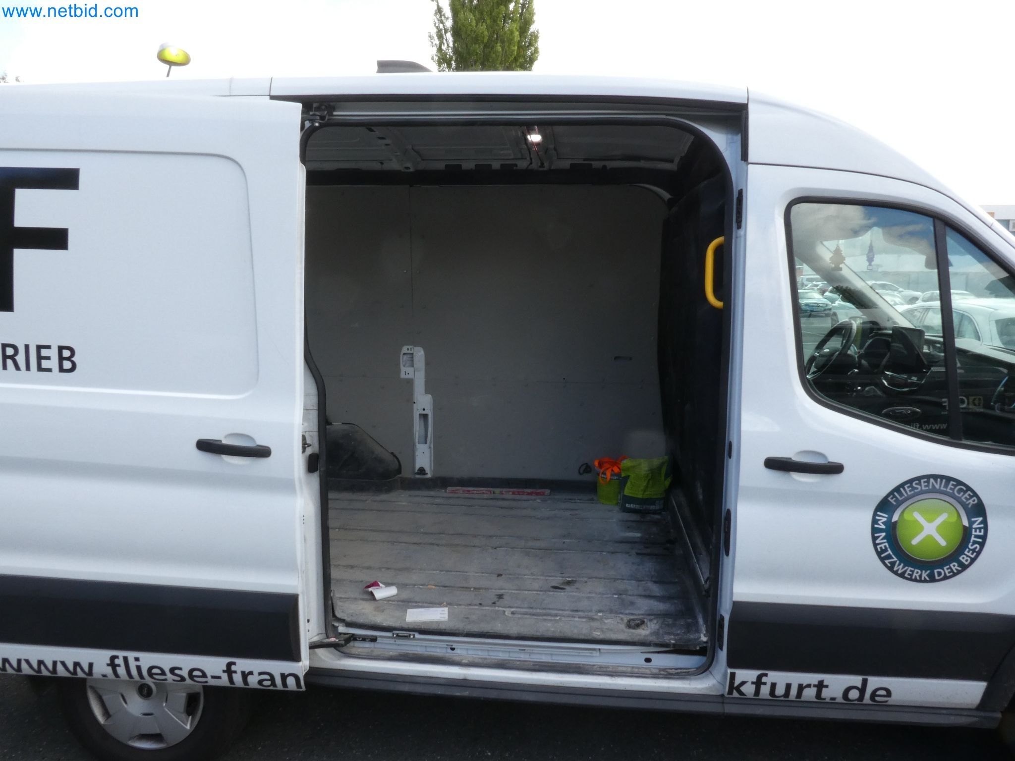 Fahrzeuge, Anhänger und Hubwagen-18