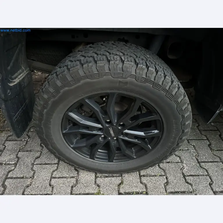 Vozidla, přívěsy a vysokozdvižné vozíky-10