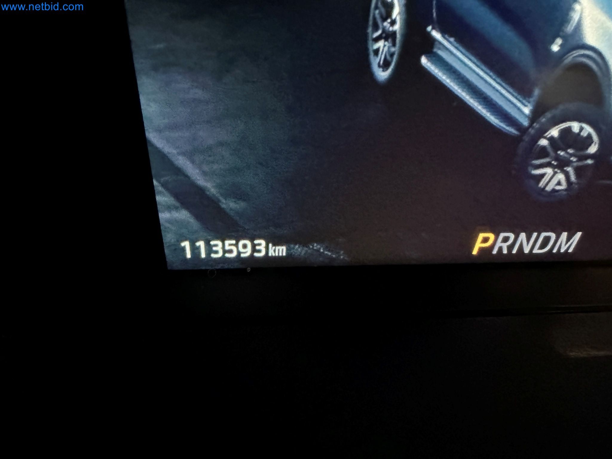 Vozidla, přívěsy a vysokozdvižné vozíky-19