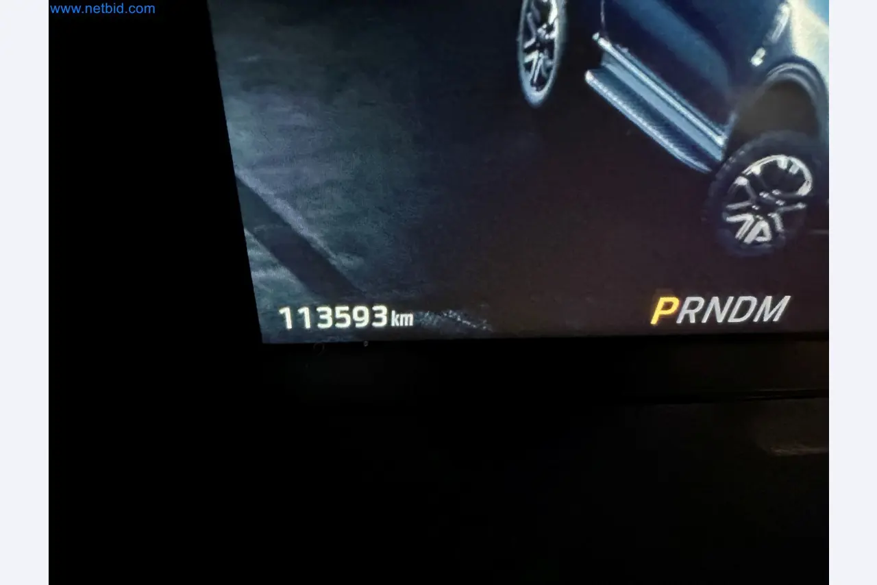 Vozidla, přívěsy a vysokozdvižné vozíky-19