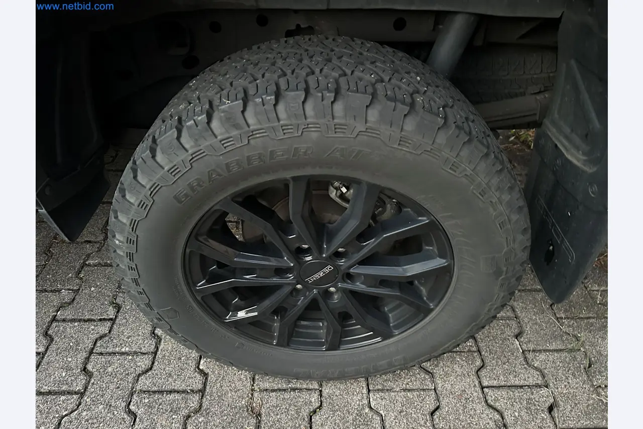 Vozidla, přívěsy a vysokozdvižné vozíky-8