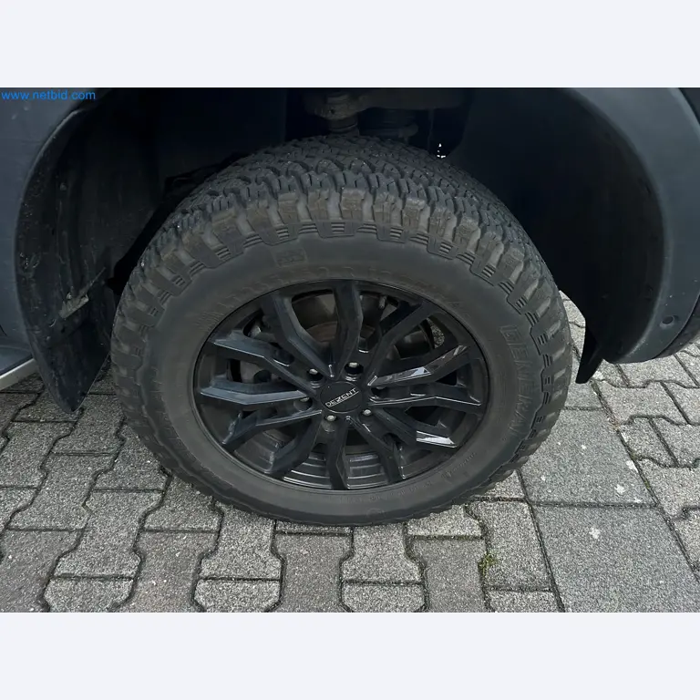 Vozidla, přívěsy a vysokozdvižné vozíky-9