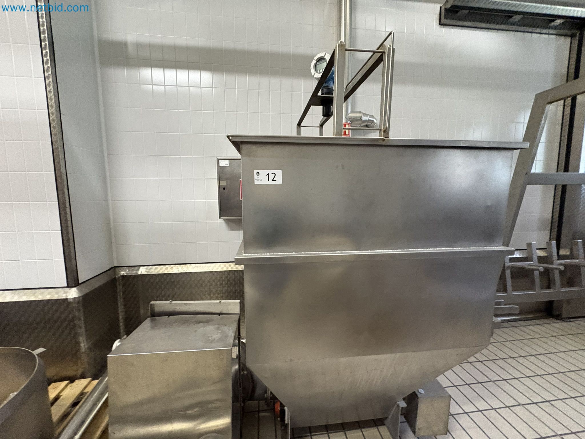 Meat and poultry processing machinery and equipment
-2