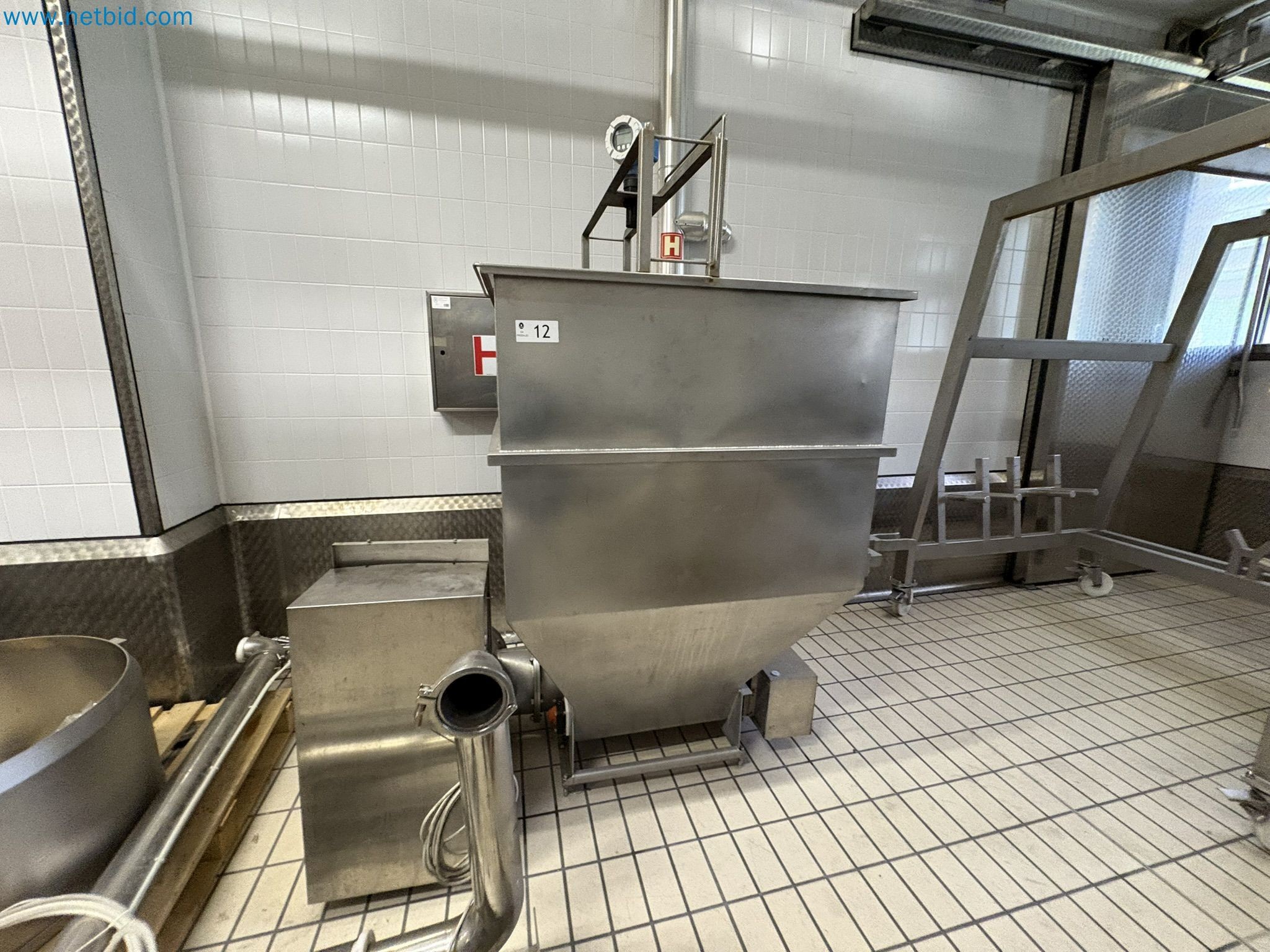 Meat and poultry processing machinery and equipment
-3
