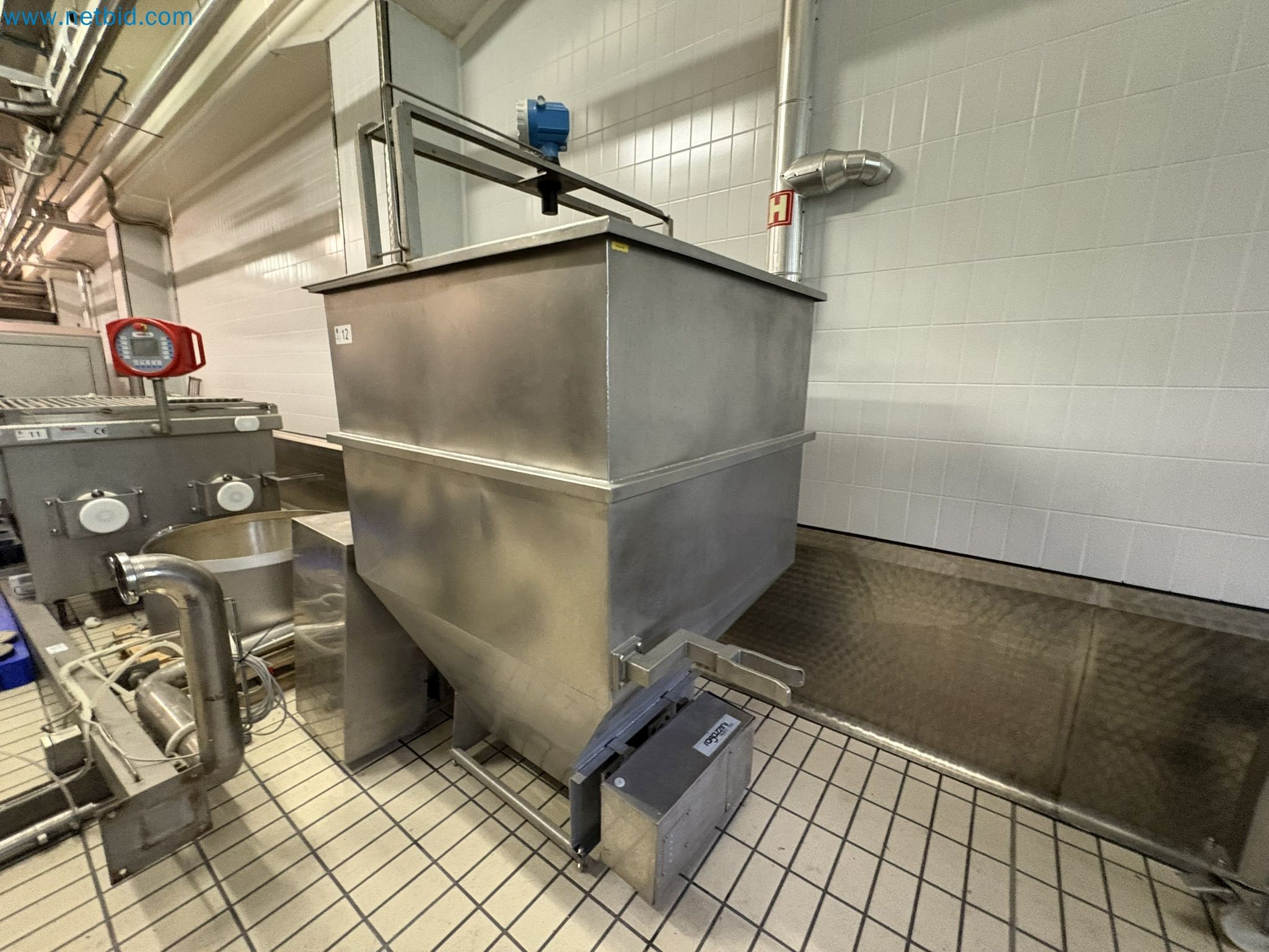 Meat and poultry processing machinery and equipment
-1