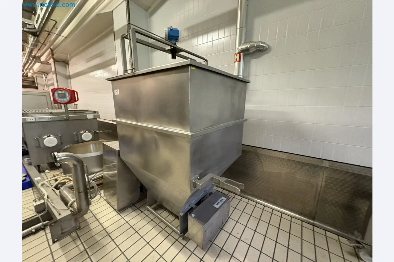 Meat and poultry processing machinery and equipment
-1