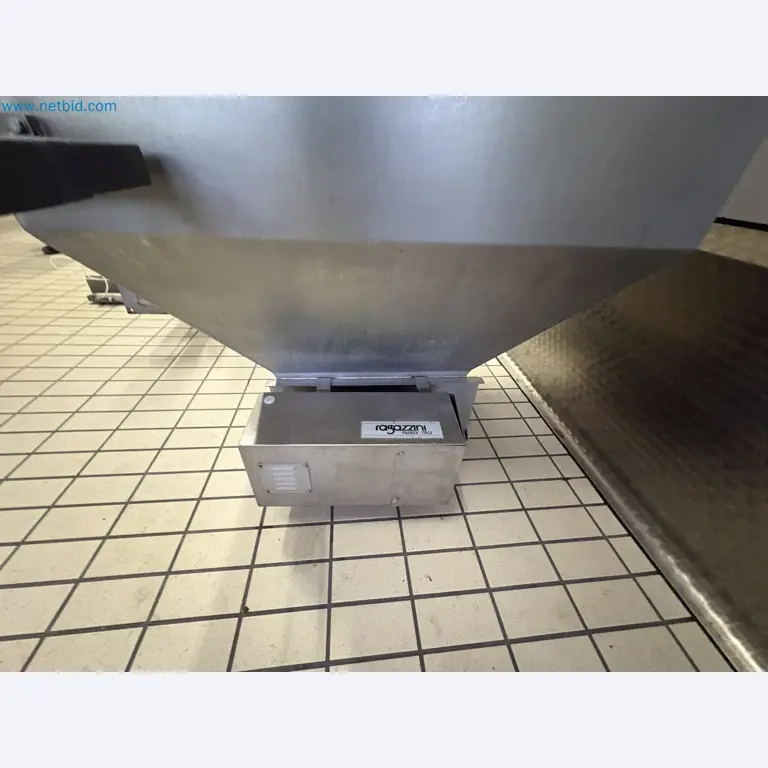 Meat and poultry processing machinery and equipment
-4