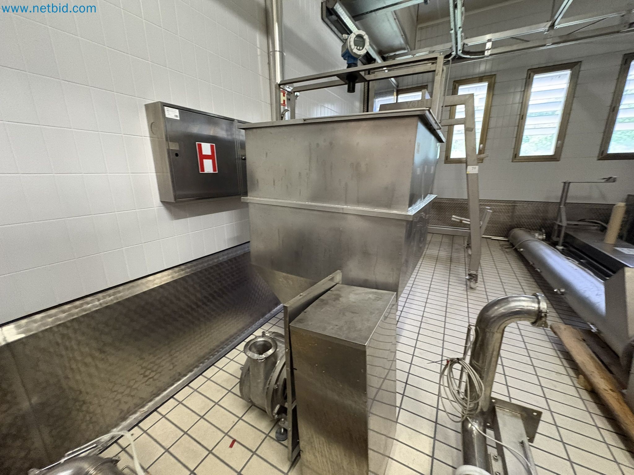 Meat and poultry processing machinery and equipment
-5