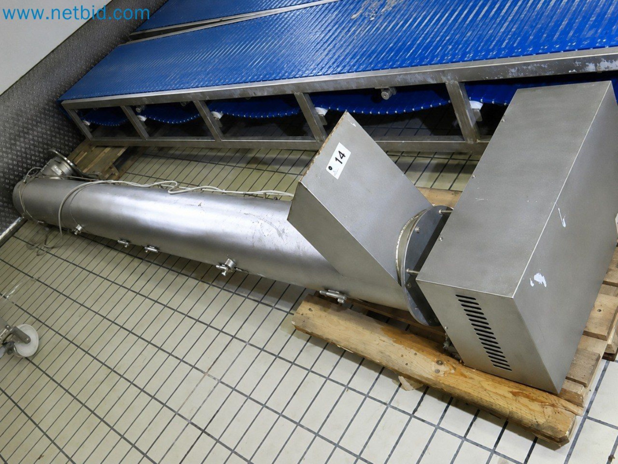 Meat and poultry processing machinery and equipment
-1