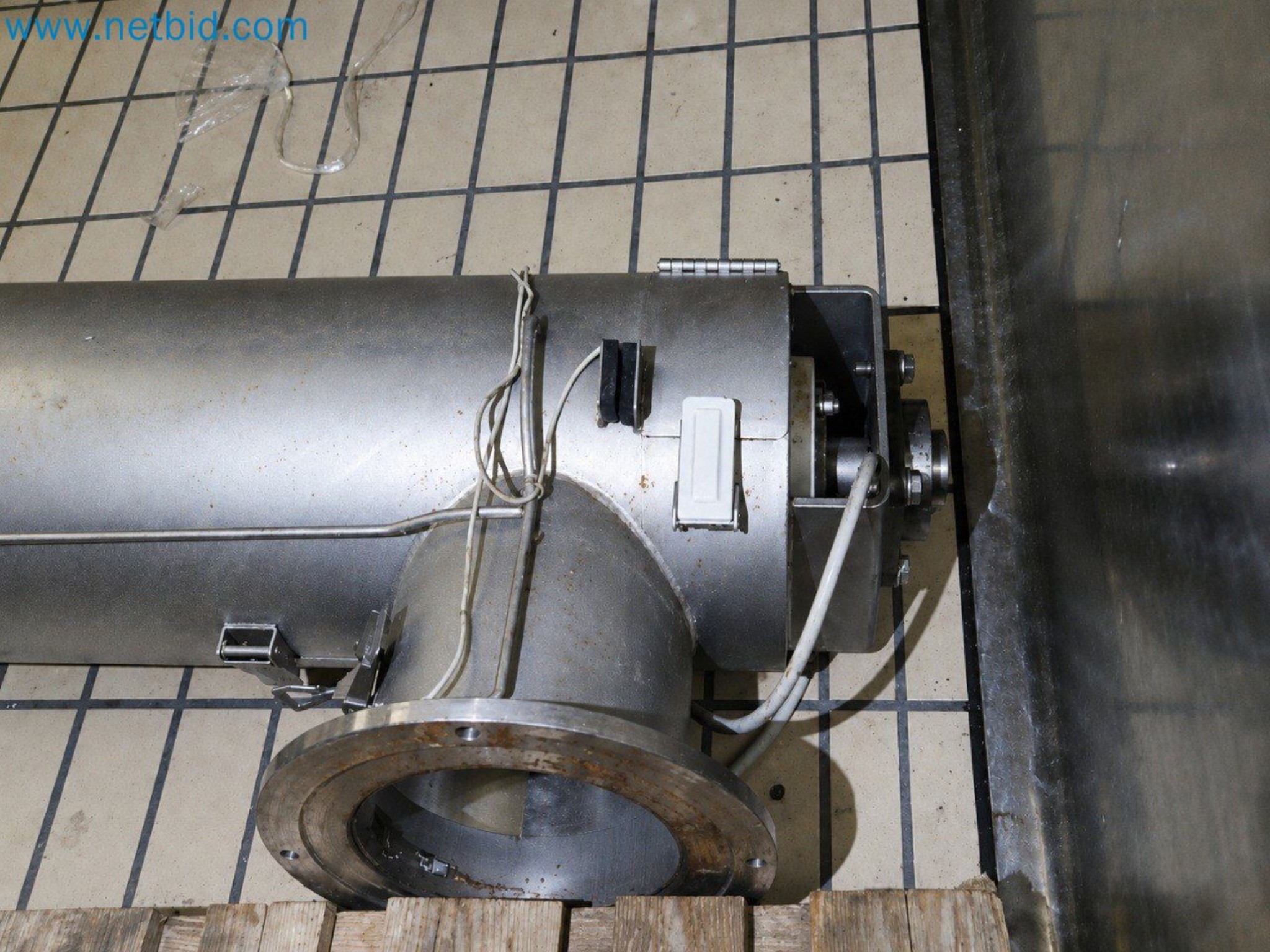 Meat and poultry processing machinery and equipment
-3