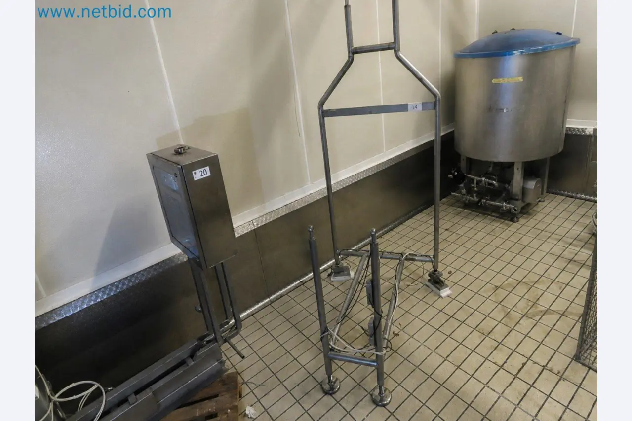 Meat and poultry processing machinery and equipment
-4