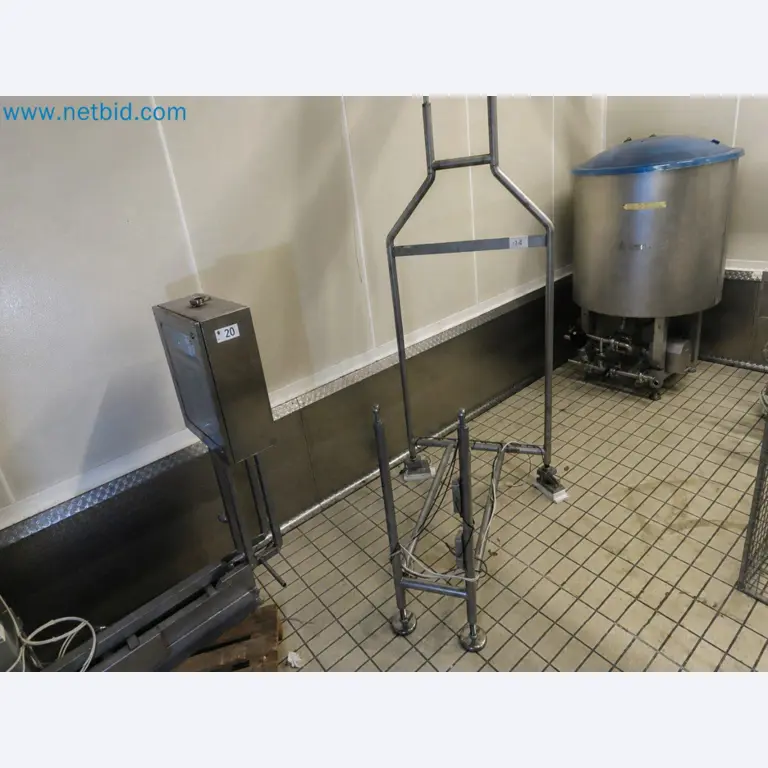 Meat and poultry processing machinery and equipment
-4