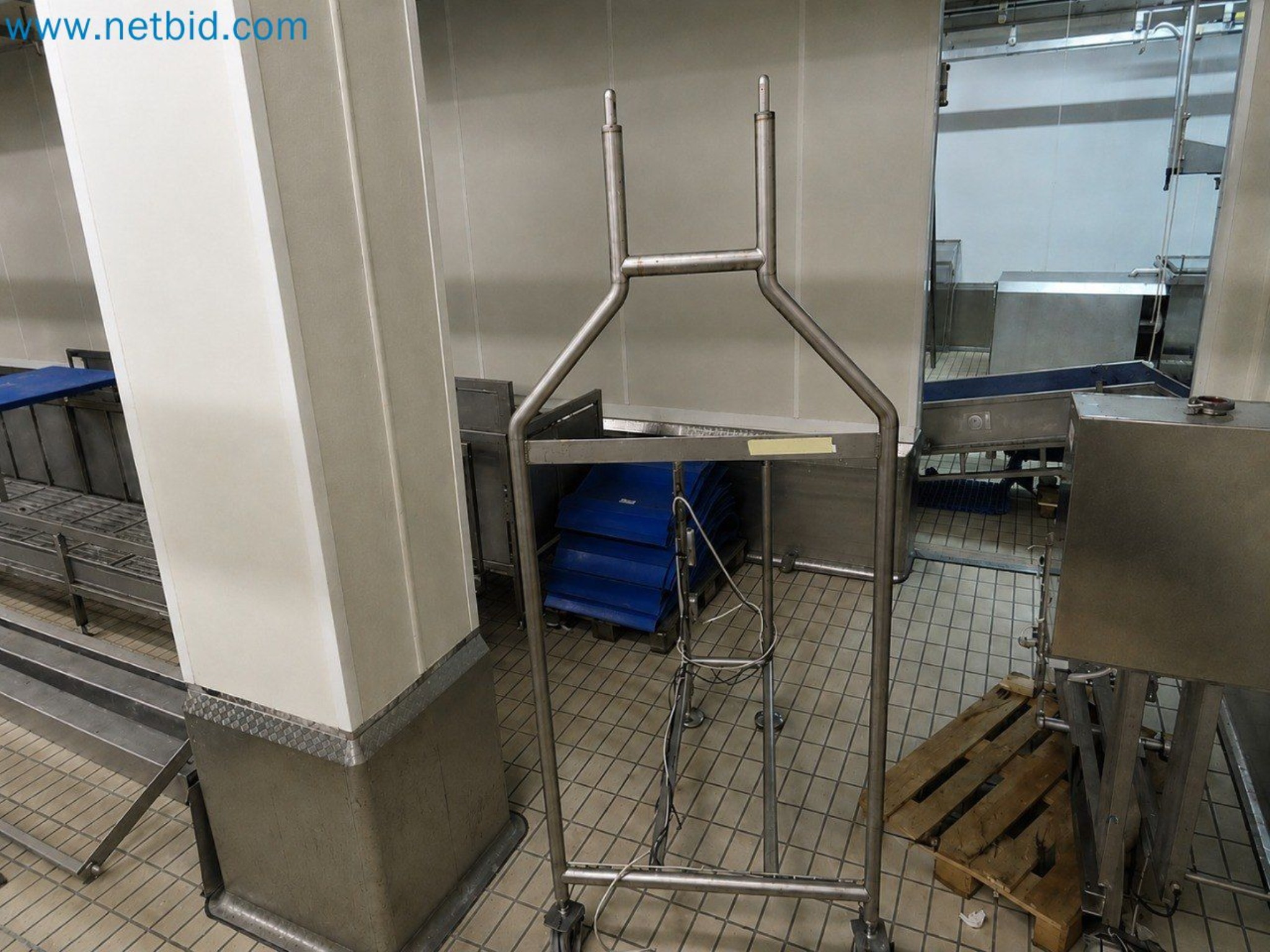 Meat and poultry processing machinery and equipment
-5