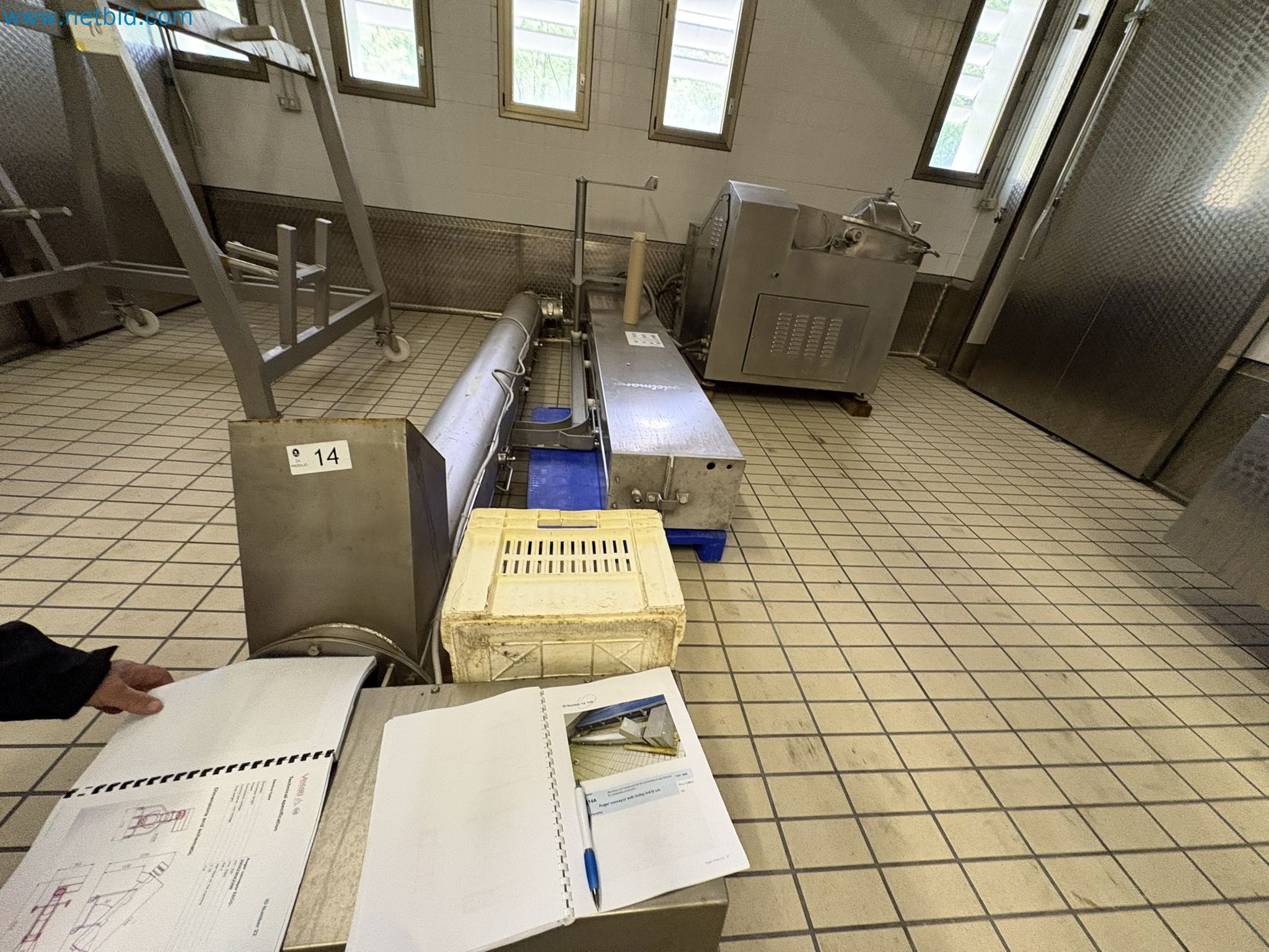 Meat and poultry processing machinery and equipment
-8