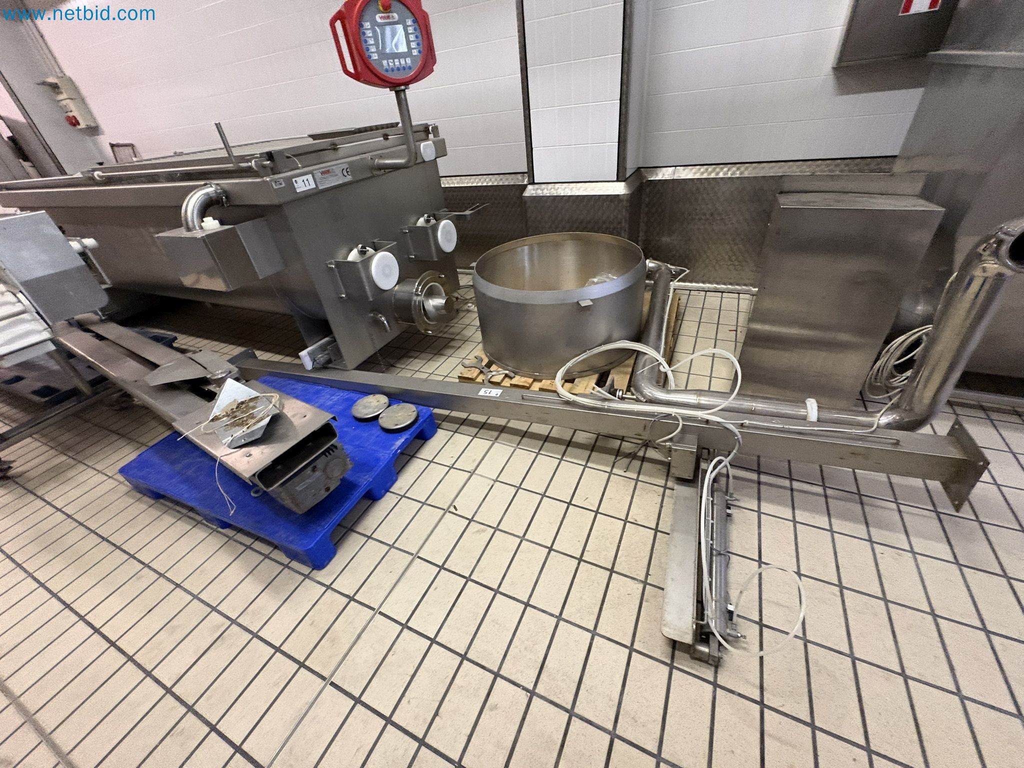 Meat and poultry processing machinery and equipment
-1