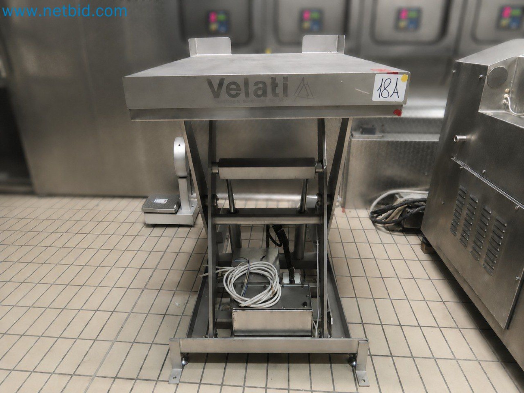 Meat and poultry processing machinery and equipment
-1