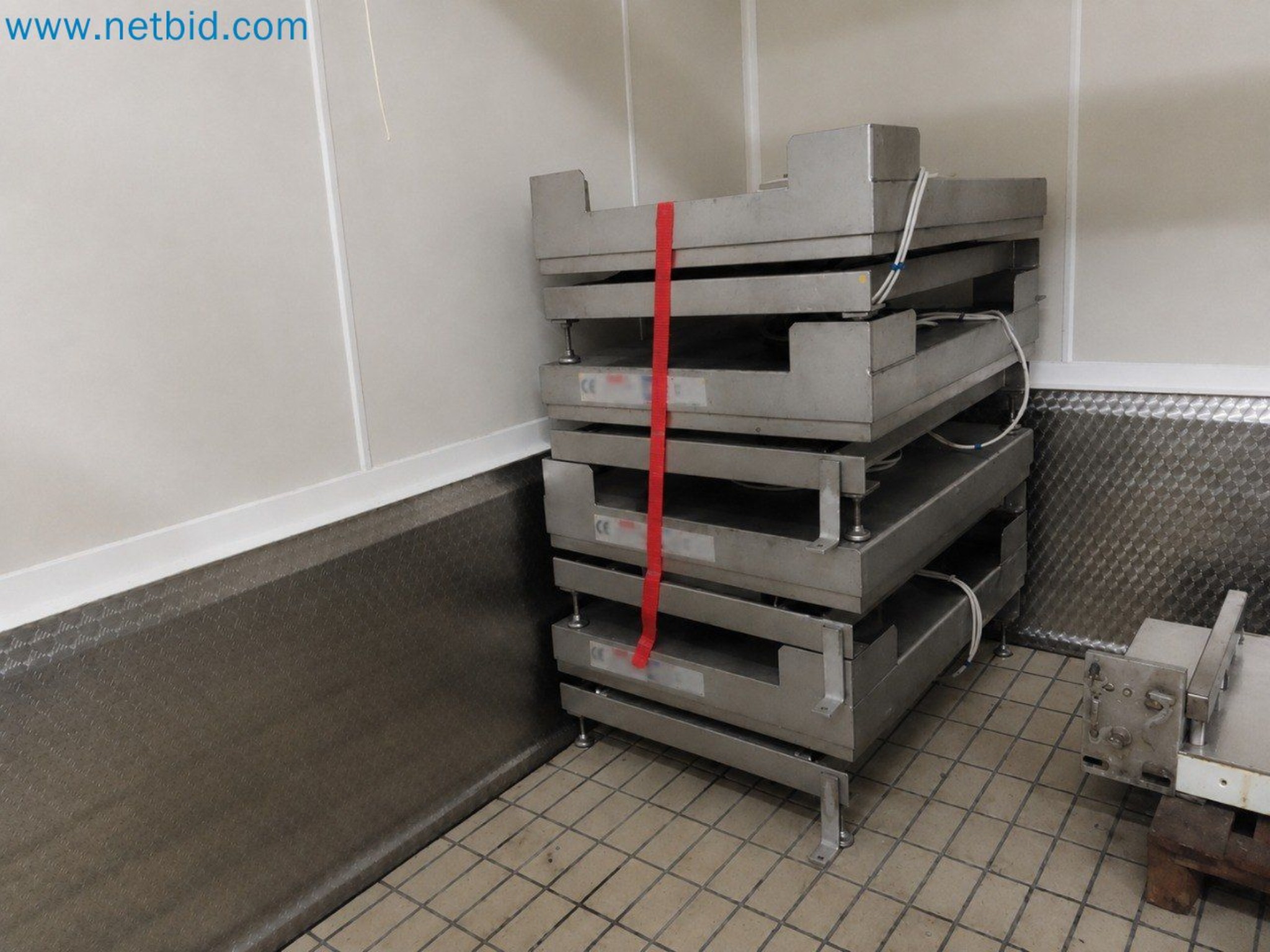 Meat and poultry processing machinery and equipment
-2