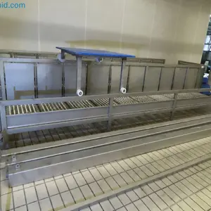 Work platform with grating surface, including mobile worktable Velati