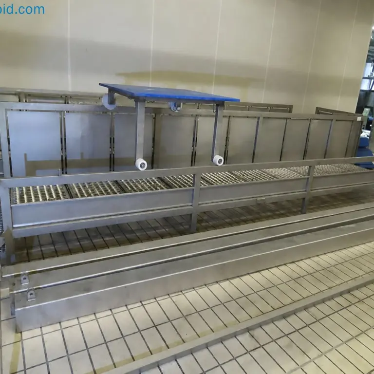 Work platform with grating surface, including mobile worktable Velati