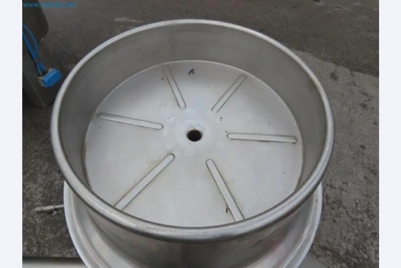 Meat and poultry processing machinery and equipment
-4