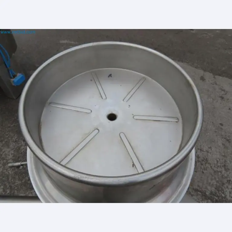Meat and poultry processing machinery and equipment
-4