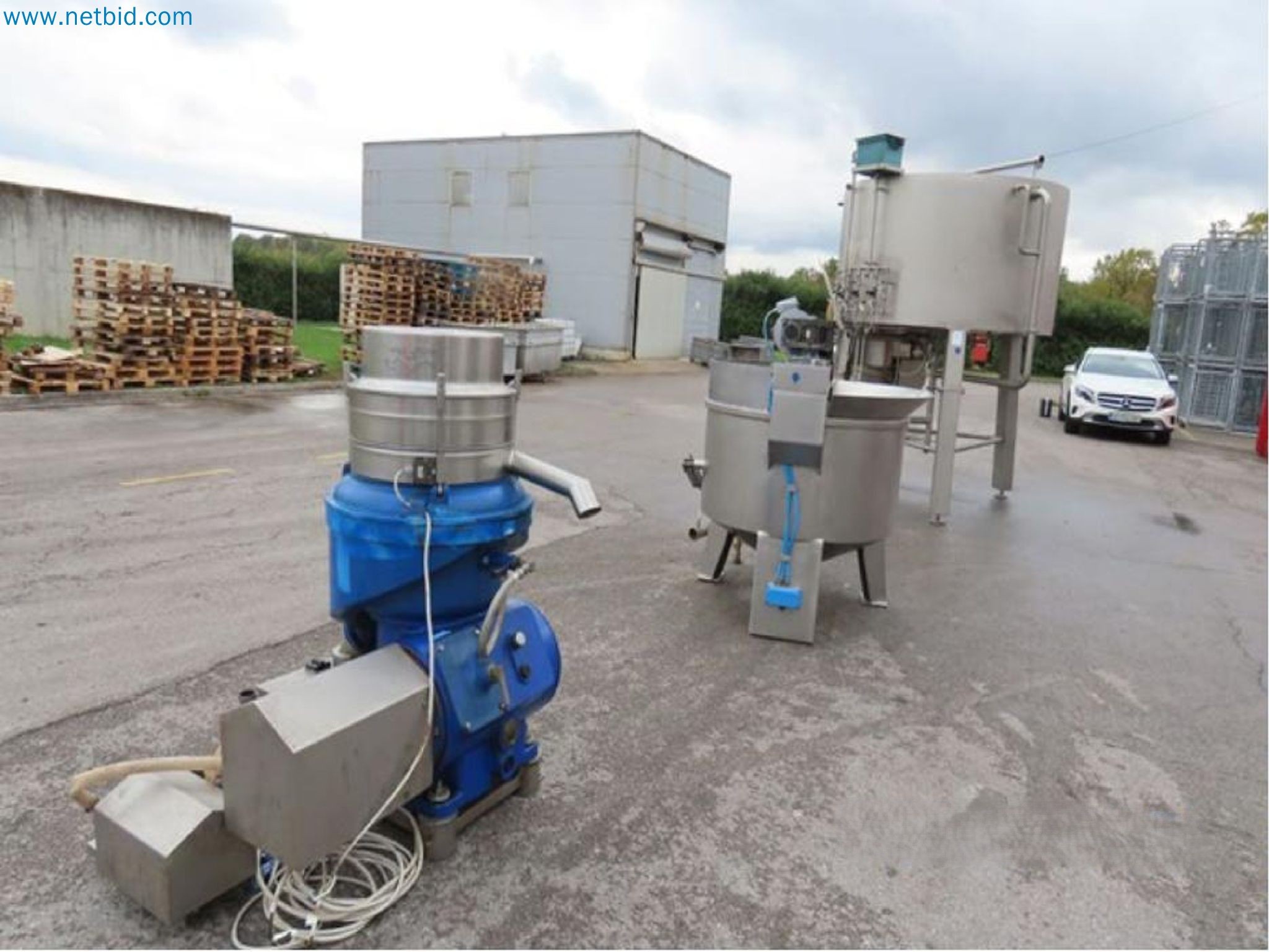 Meat and poultry processing machinery and equipment
-1