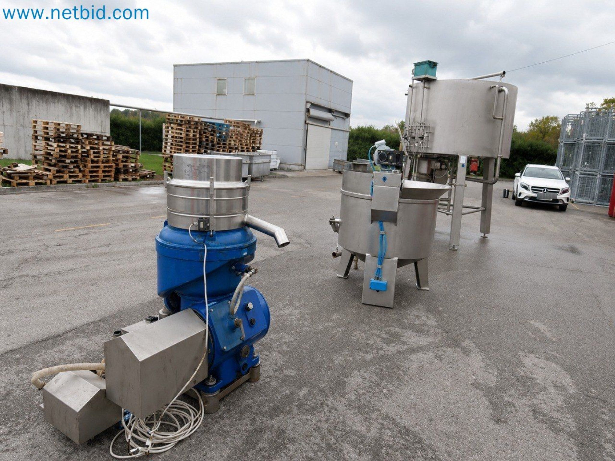 Meat and poultry processing machinery and equipment
-1