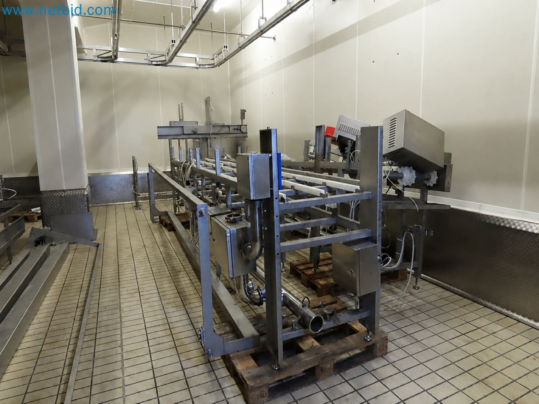Meat and poultry processing machinery and equipment
-4