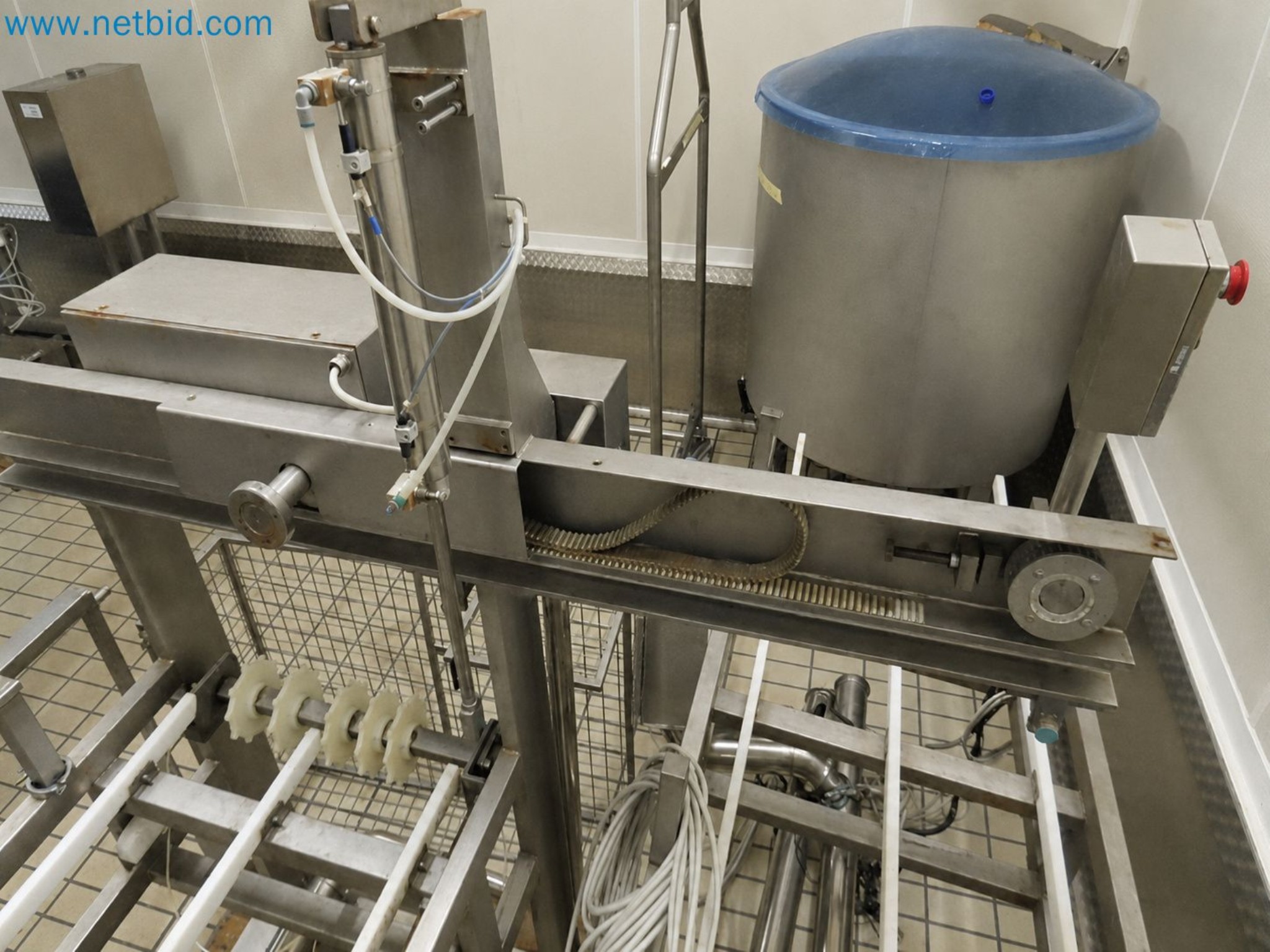 Meat and poultry processing machinery and equipment
-8