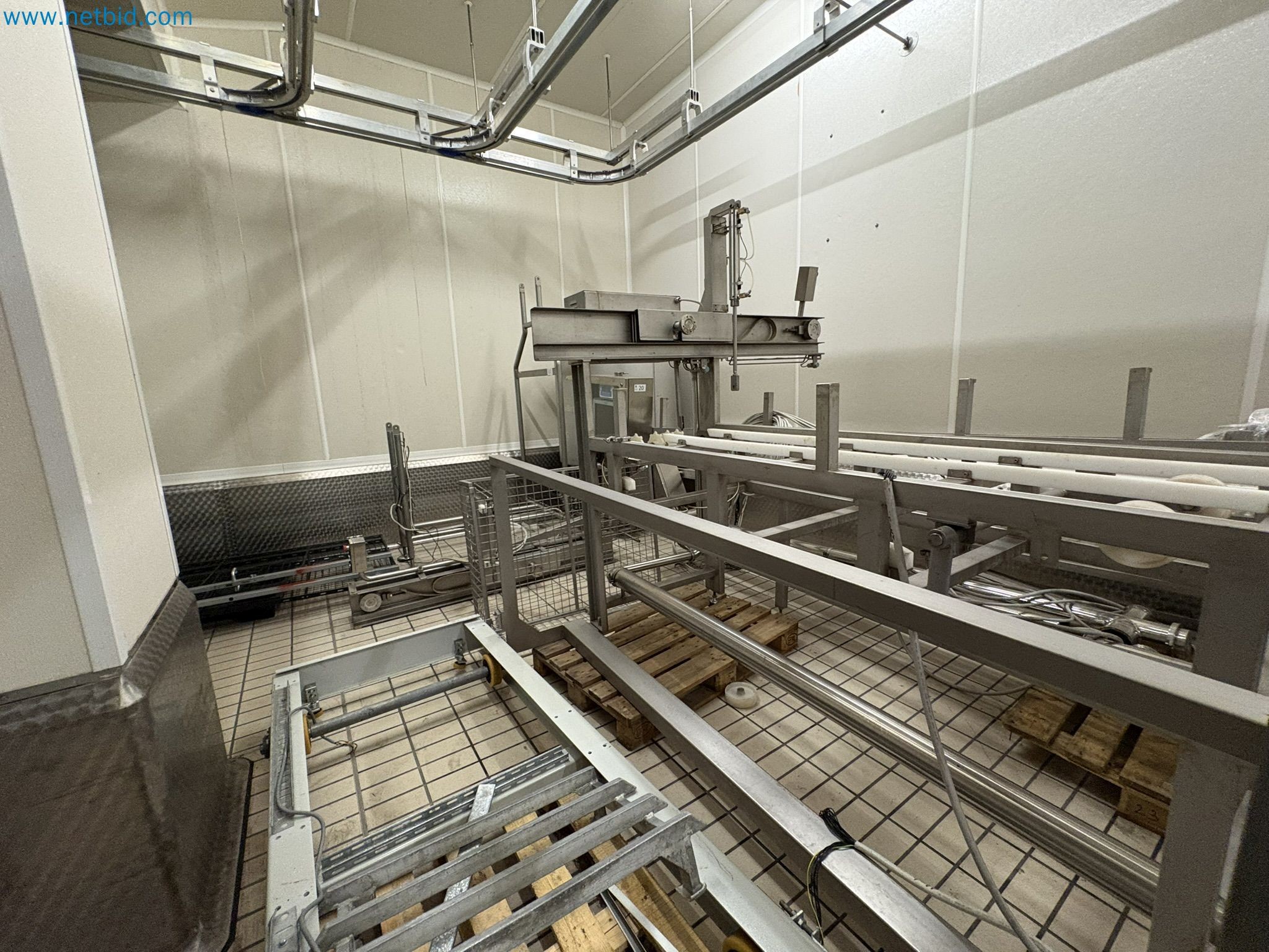 Meat and poultry processing machinery and equipment
-4