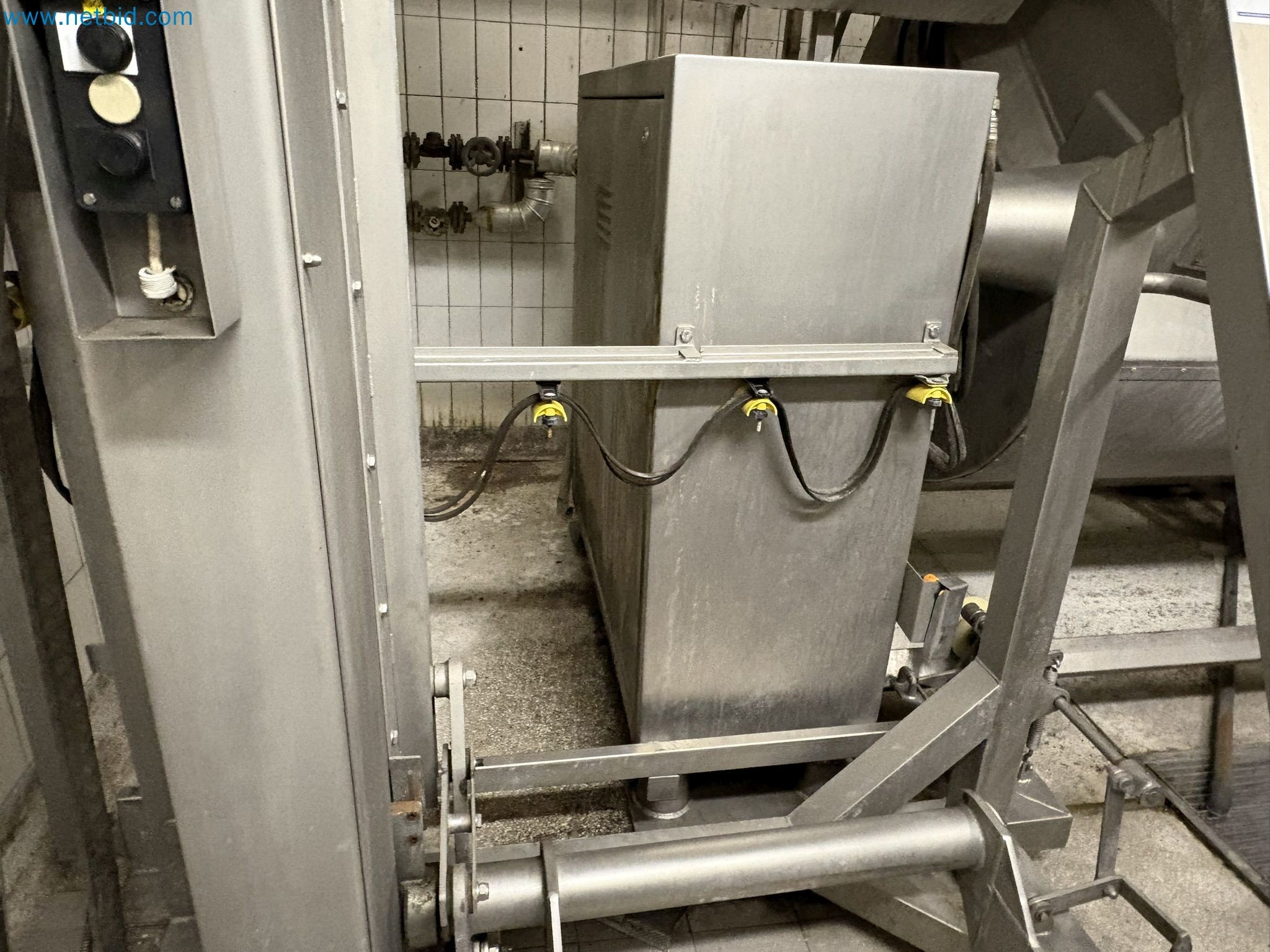 Meat and poultry processing machinery and equipment
-4