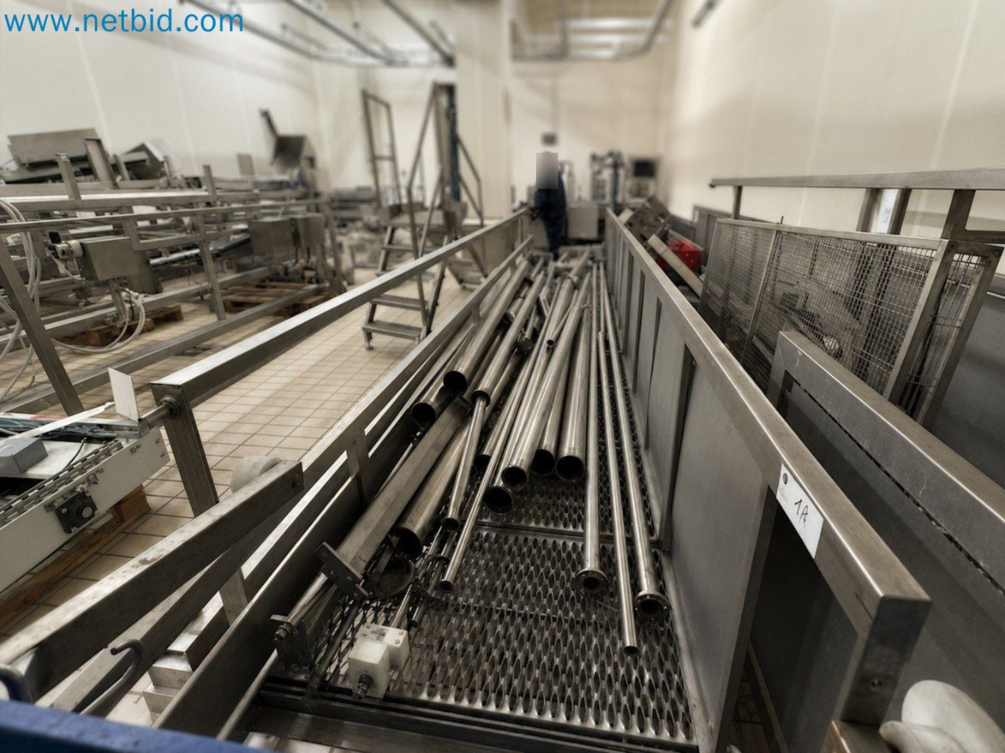 Meat and poultry processing machinery and equipment
-1