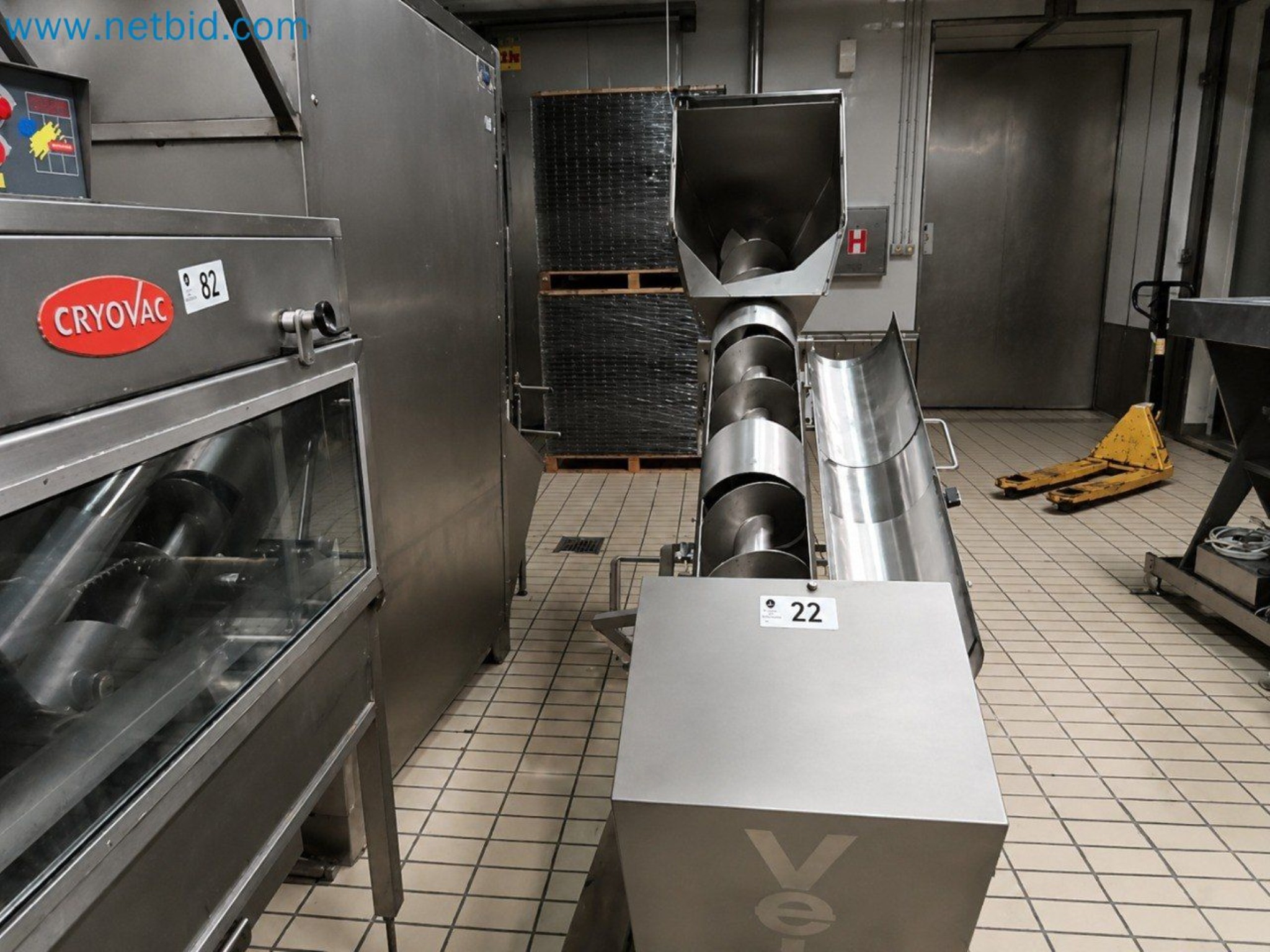 Meat and poultry processing machinery and equipment
-1