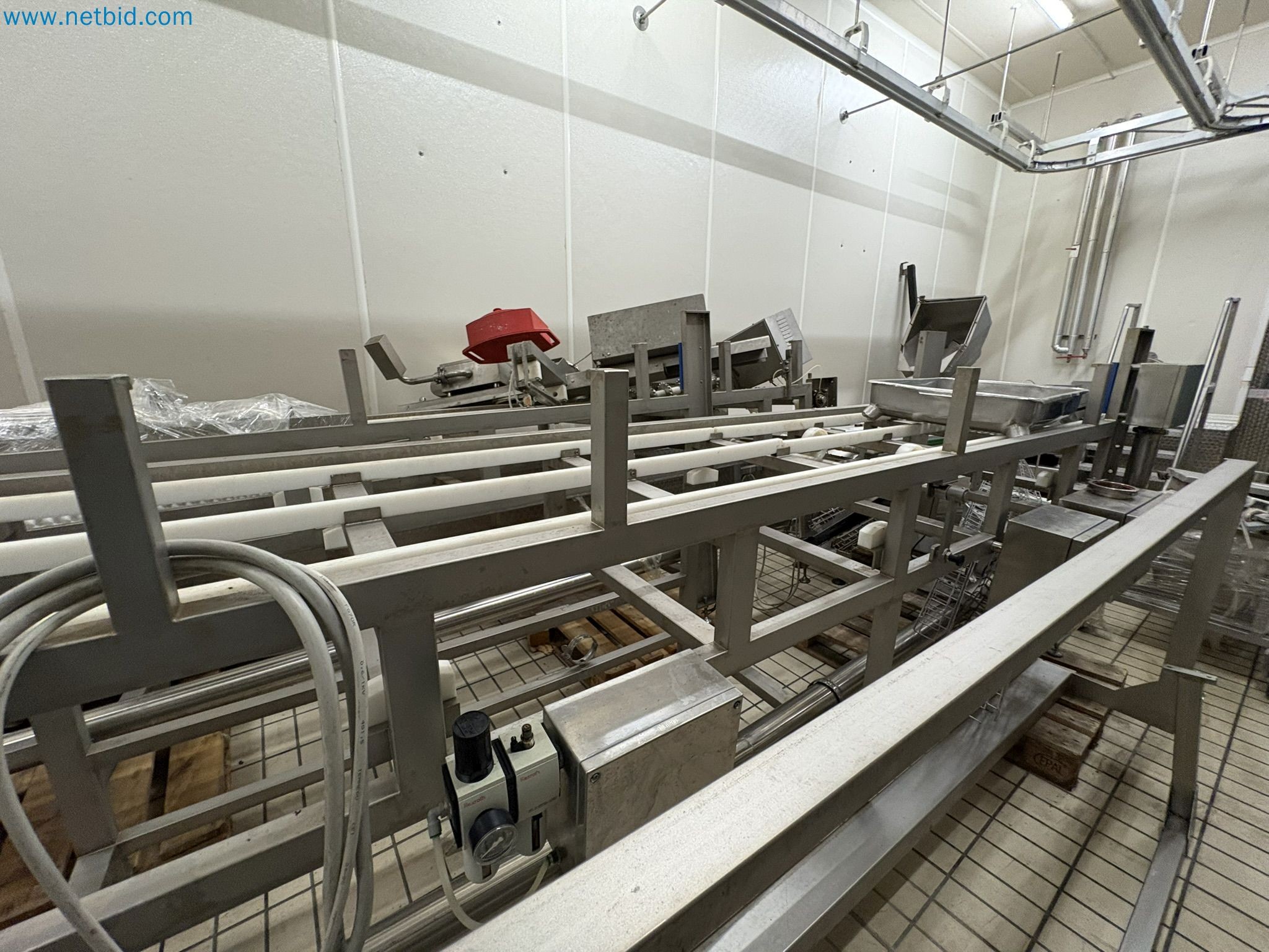 Meat and poultry processing machinery and equipment
-1