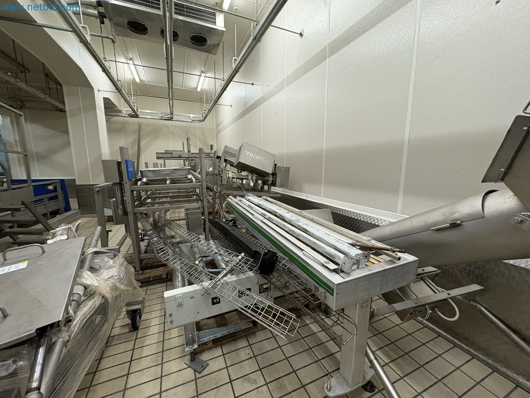 Meat and poultry processing machinery and equipment
-4