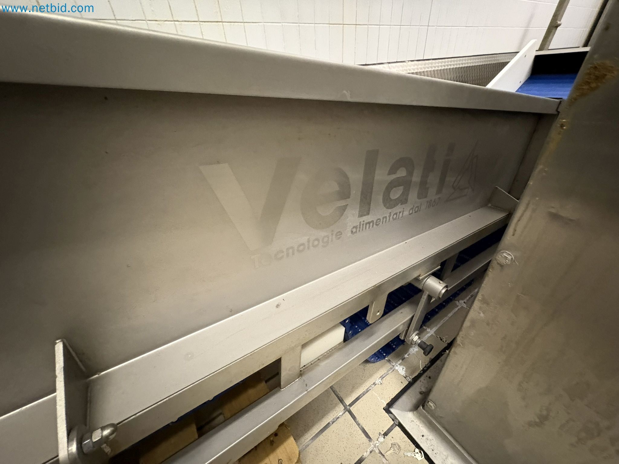 Meat and poultry processing machinery and equipment
-4