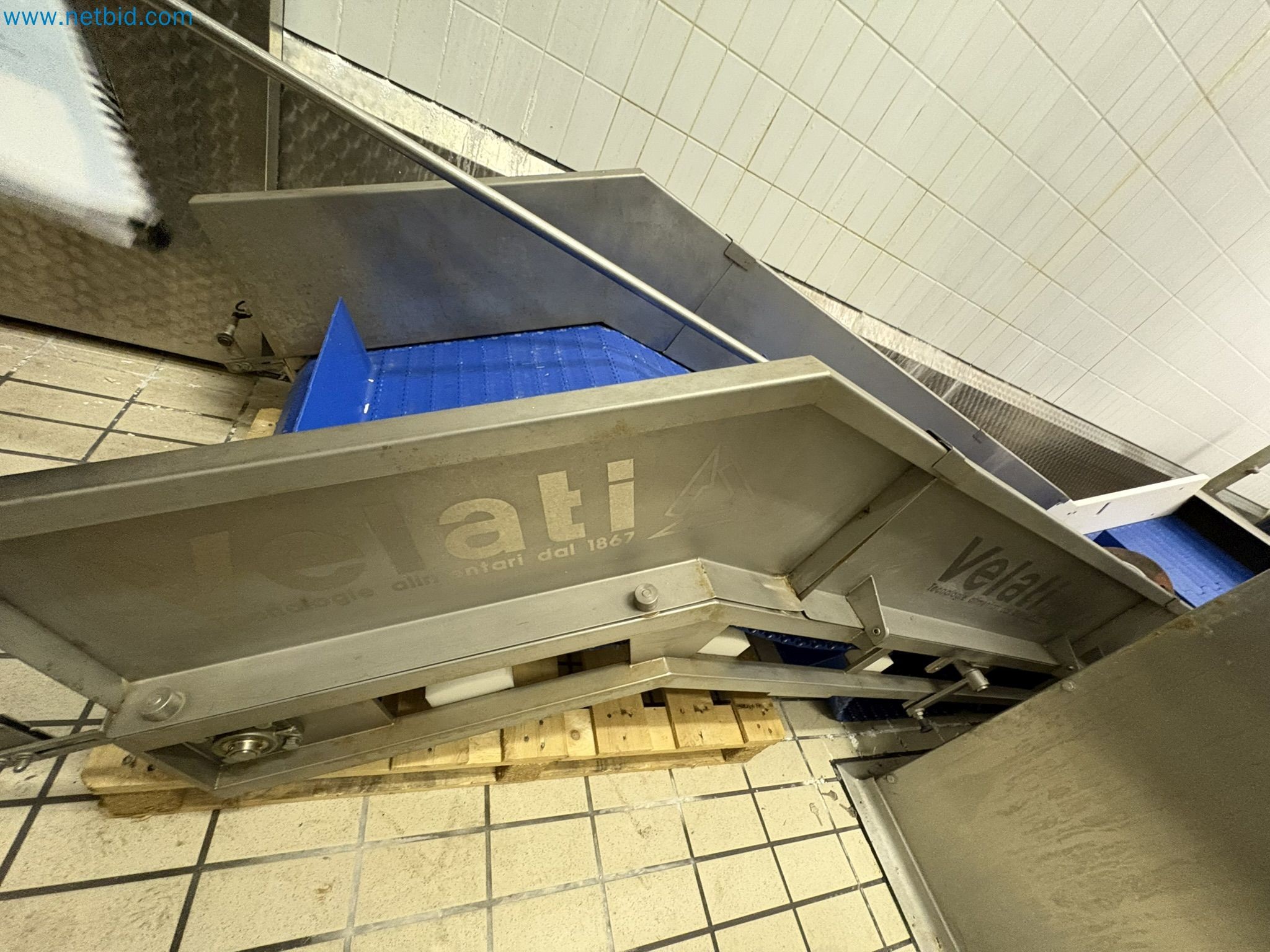 Meat and poultry processing machinery and equipment
-1