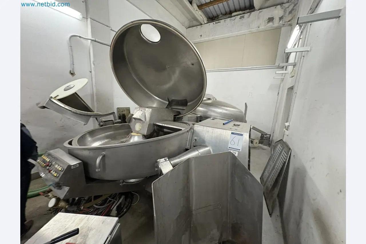 Meat and poultry processing machinery and equipment
-1
