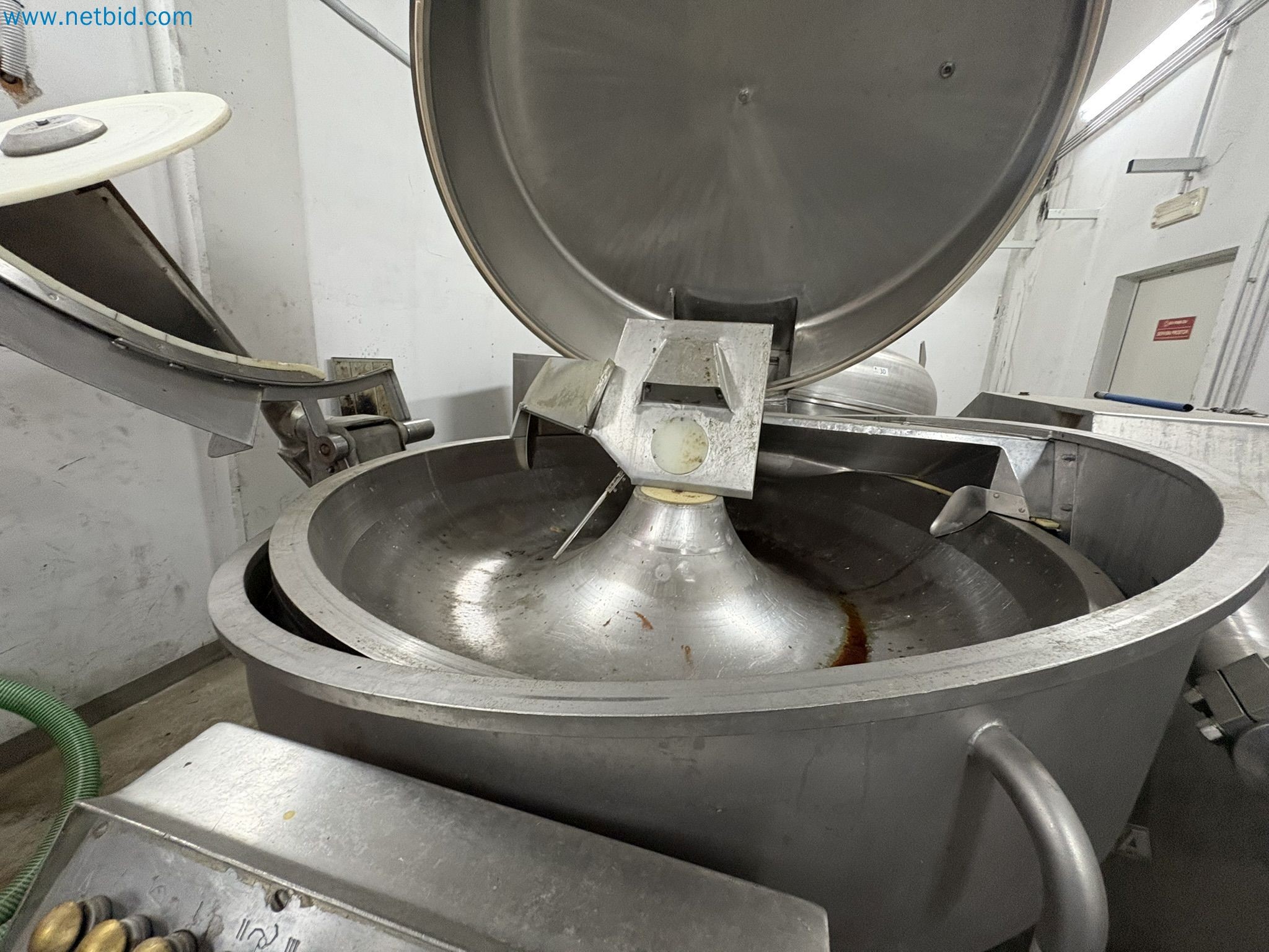 Meat and poultry processing machinery and equipment
-7