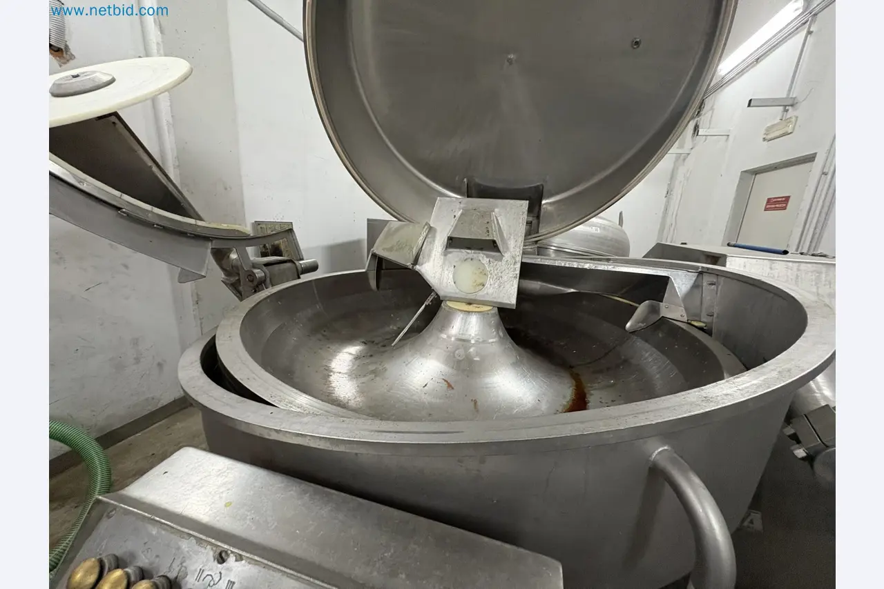 Meat and poultry processing machinery and equipment
-7