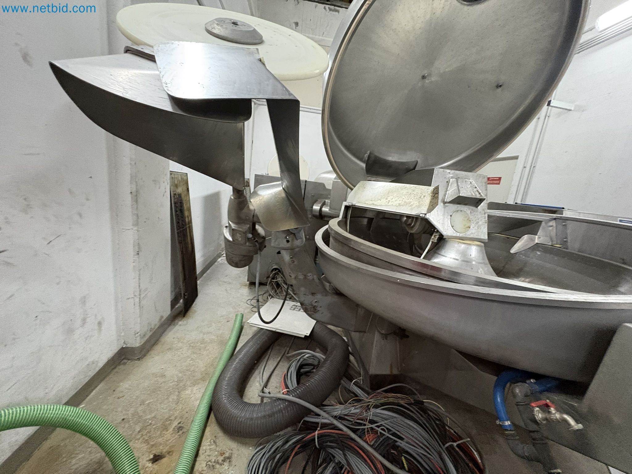 Meat and poultry processing machinery and equipment
-8