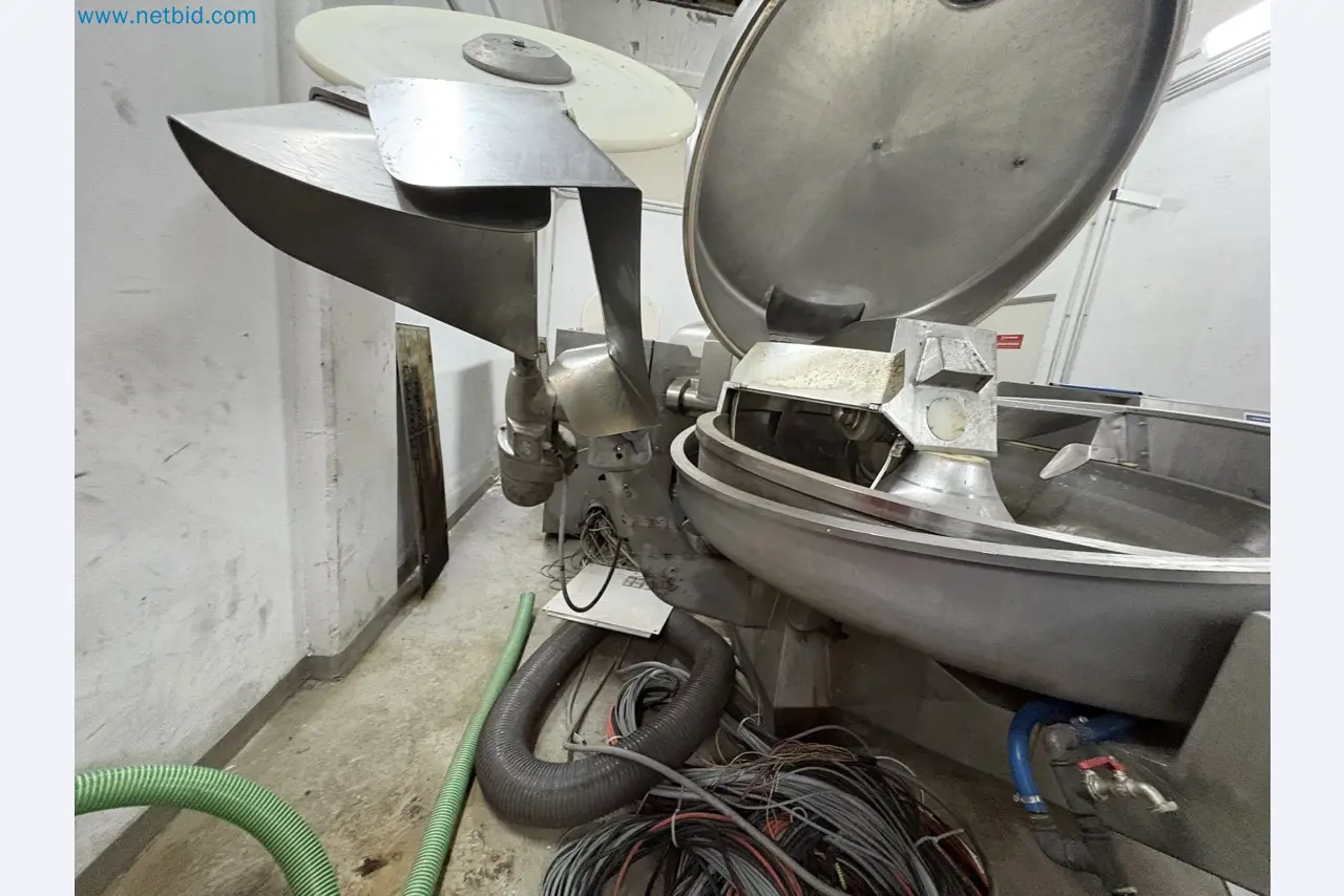 Meat and poultry processing machinery and equipment
-8