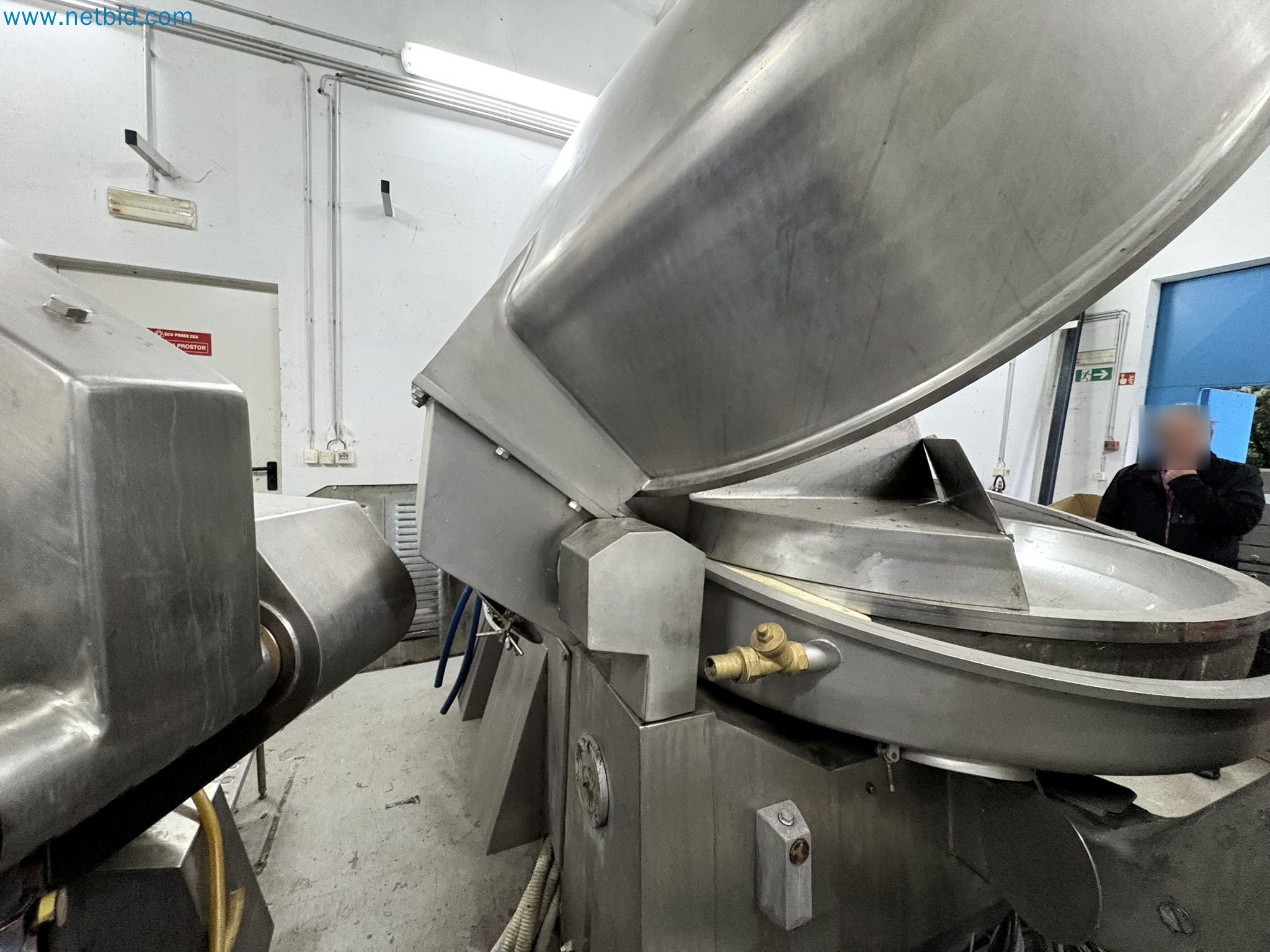 Meat and poultry processing machinery and equipment
-9