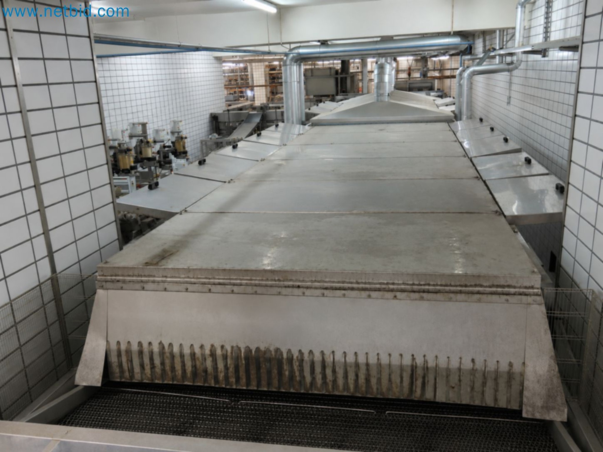 Meat and poultry processing machinery and equipment
-1