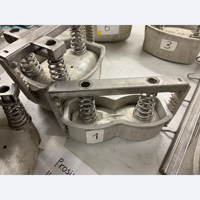Meat and poultry processing machinery and equipment
-4