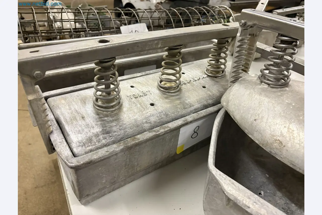 Meat and poultry processing machinery and equipment
-7