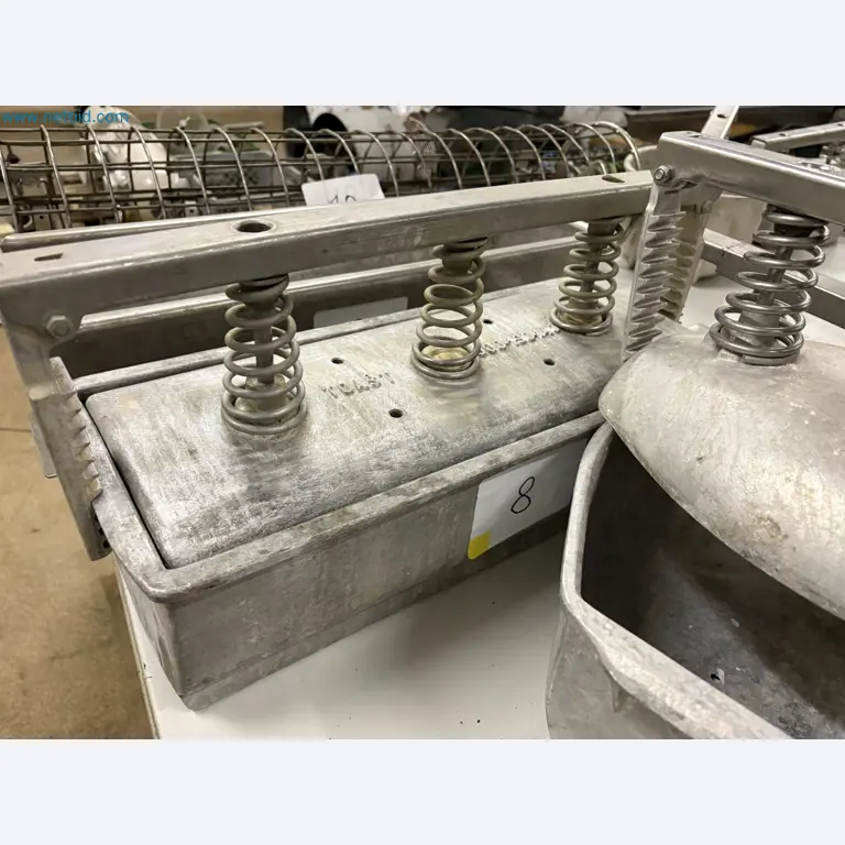 Meat and poultry processing machinery and equipment
-7