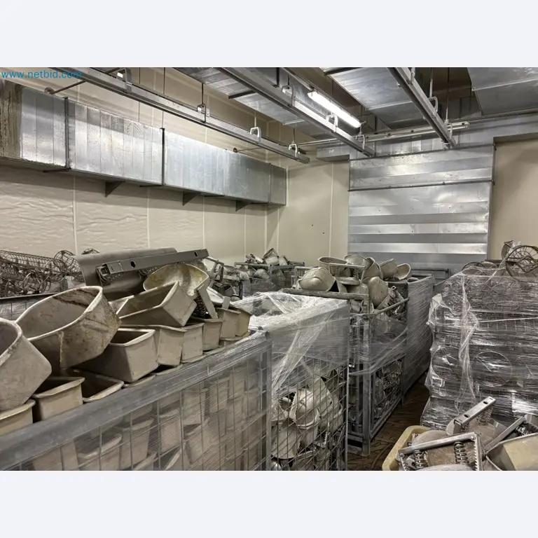 Meat and poultry processing machinery and equipment
-9