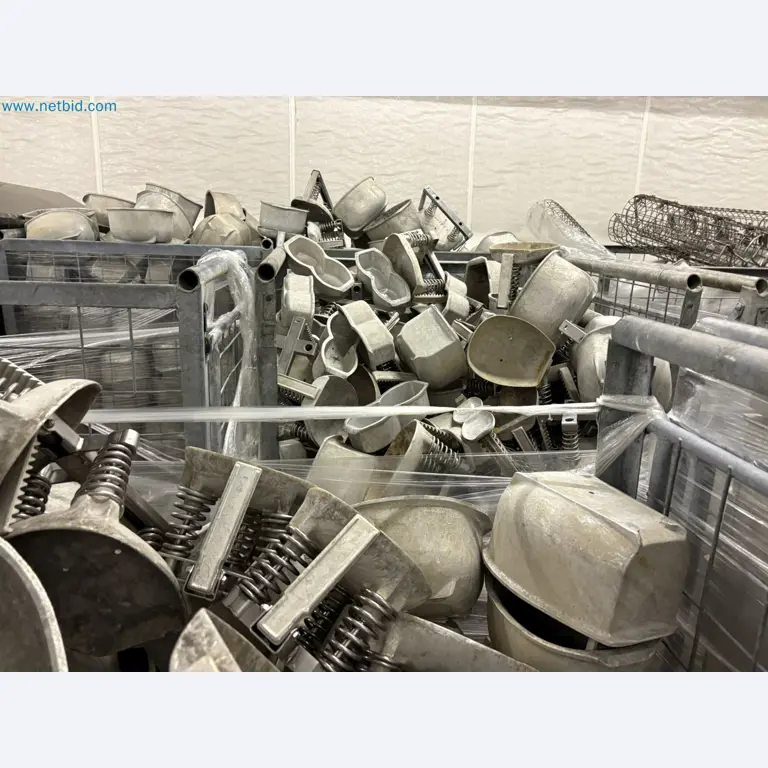 Meat and poultry processing machinery and equipment
-1